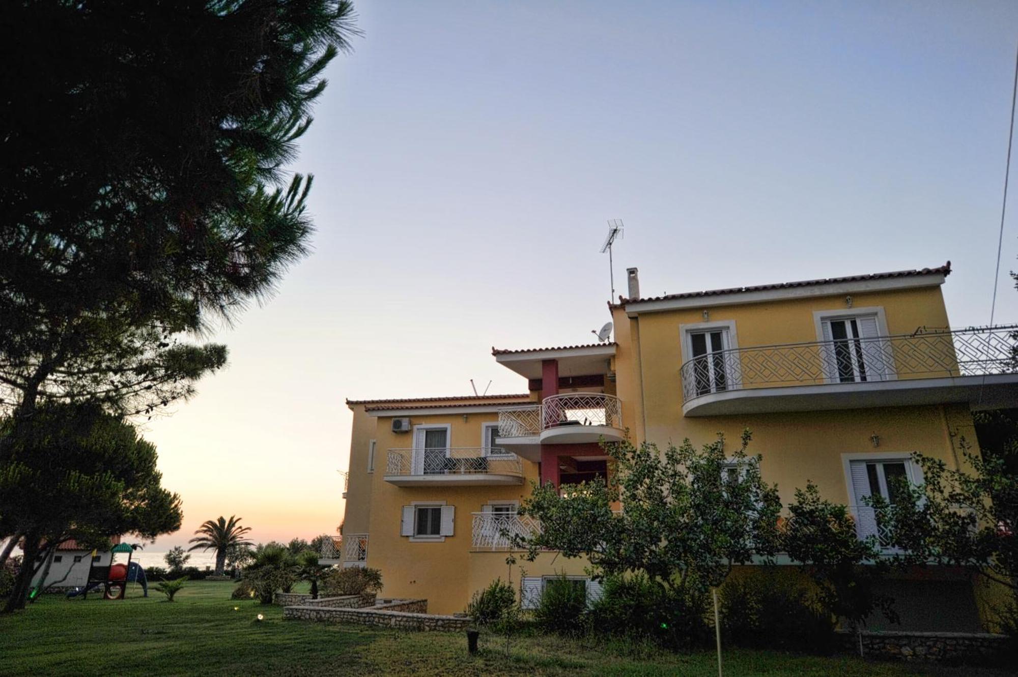 Irida Beach Resort Suites 키파리씨아 외부 사진